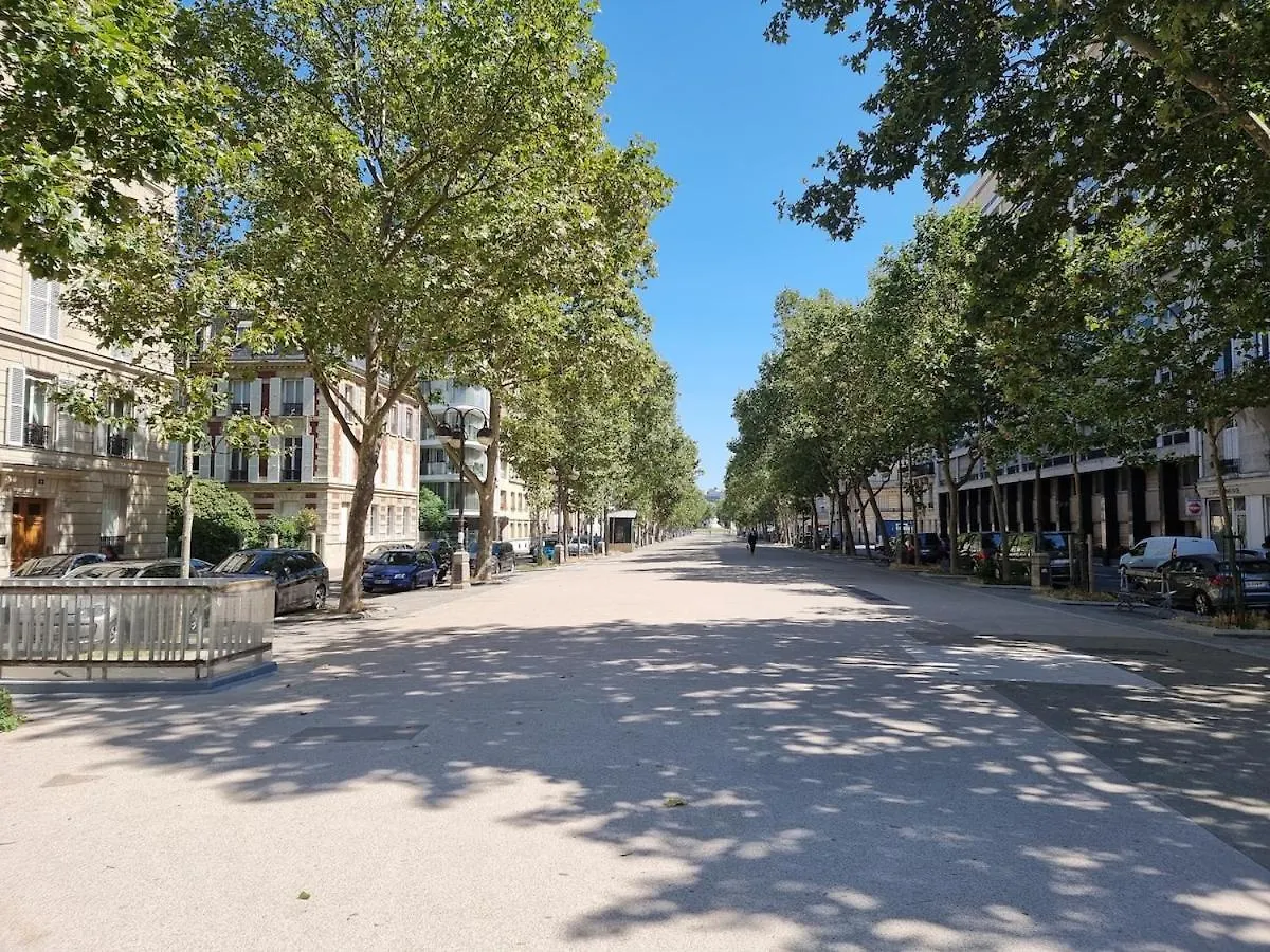Eiffel Tower - Quiet, Charming Apartment - 2 Prs باريس فرنسا