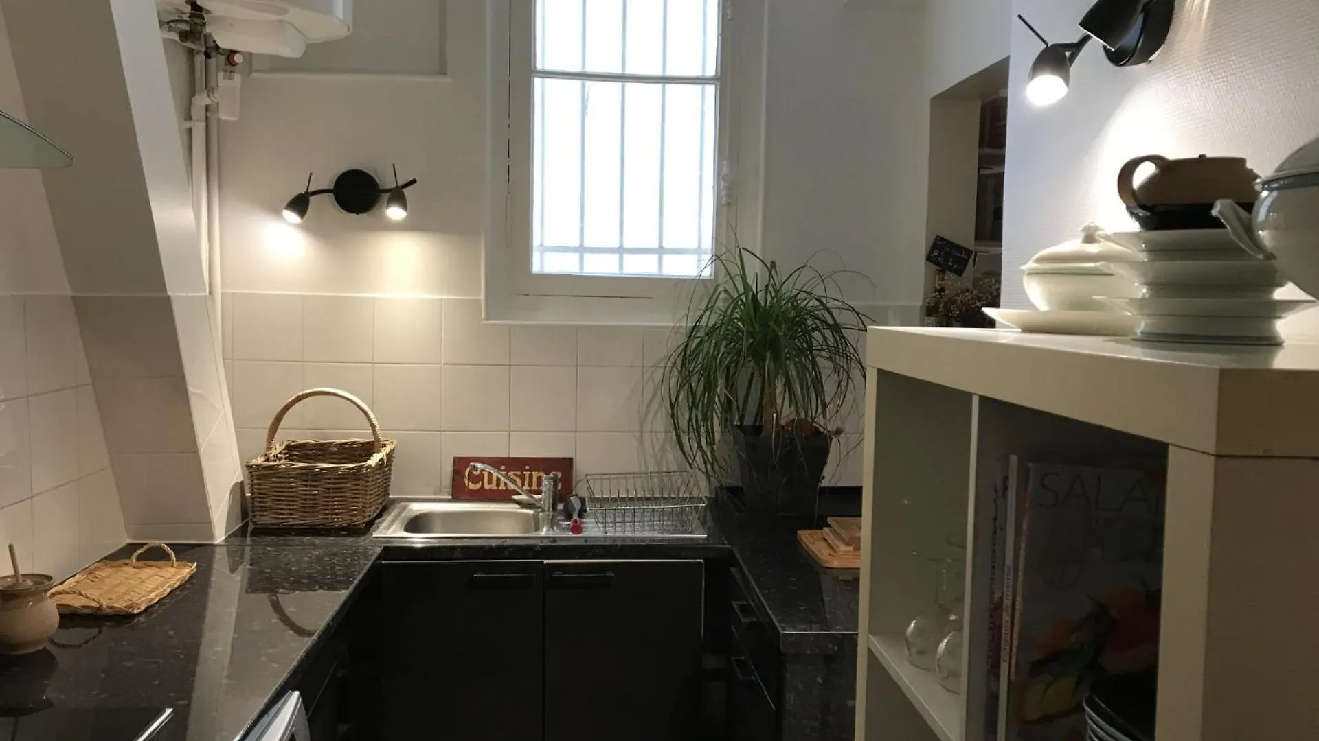 Eiffel Tower - Quiet, Charming Apartment - 2 Prs Paris